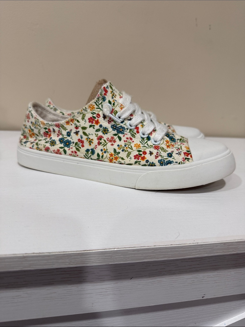 Sincerely Jules White Multi Color Ditsy Floral Canvas Sneakers Size 8.5